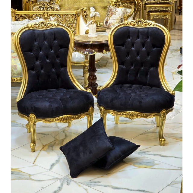 French Louis XV Tufted Black Velvet Accent Chair With Hand-Finished Gold Leaf Frame & Matching Pillow For Sale - Image 4 of 4