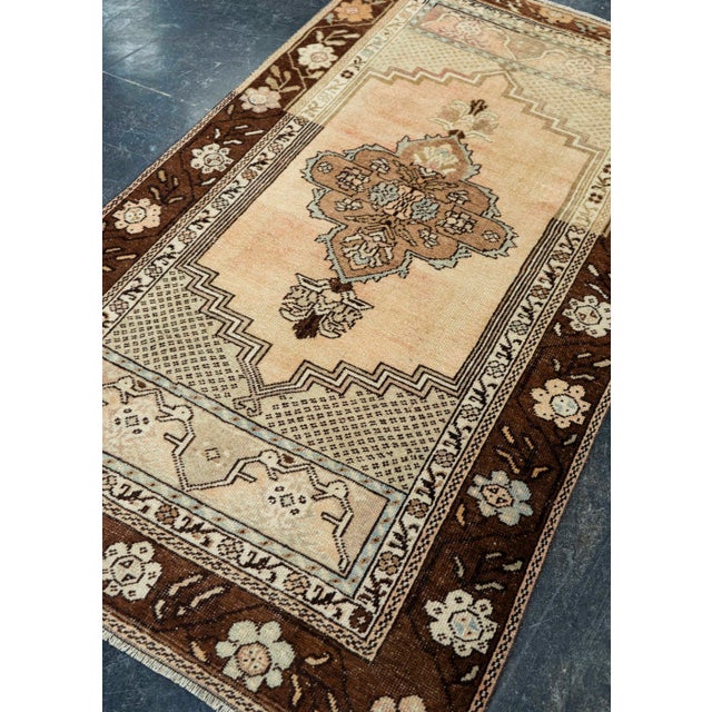 Turkish Turkish Vintage Rug 3'1" x 5'4" #19831 For Sale - Image 3 of 8