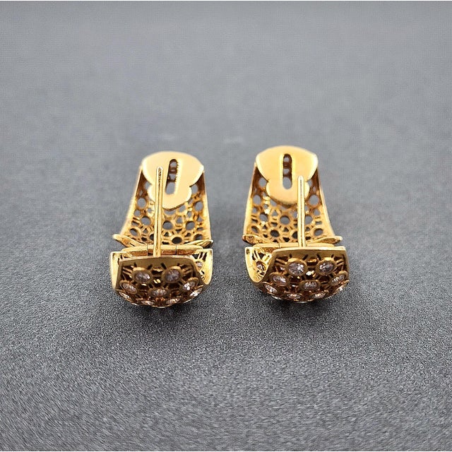 2.00 Ct 18k Yellow Gold Lattice-Style Diamond Earrings, A Pair For Sale In Chicago - Image 6 of 8