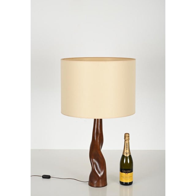 Animal Skin Midcentury Italian Sculptural Table Lamp in Curved Brown Leather, 1970s For Sale - Image 7 of 16