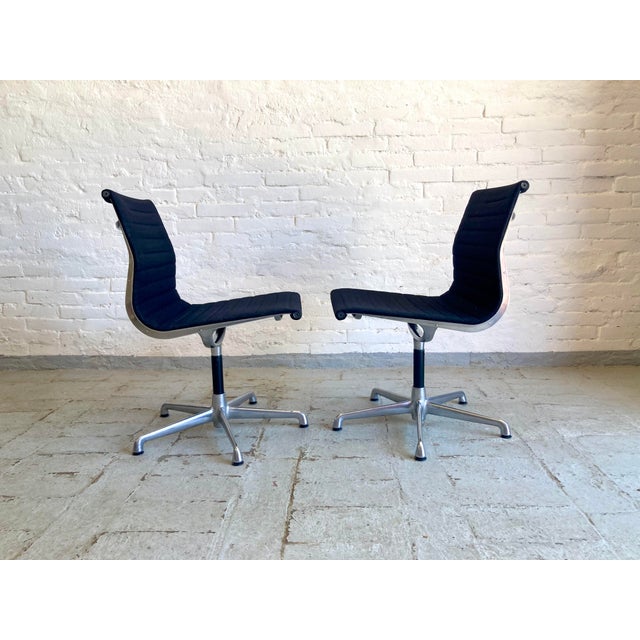 The seats are well preserved, both in terms of fabric and aluminum. They have been thoroughly cleaned. This piece has an...