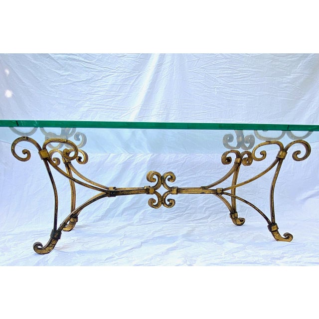 1970s 1970s Gold Gilt Iron Scroll Hollywood Regency Cocktail Table With Curved Legs & Base. For Sale - Image 5 of 7