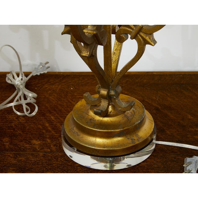 Gold Pair of French Midcentury Gilt Metal Table Lamps with Scrolls and Fleur de Lys For Sale - Image 8 of 8