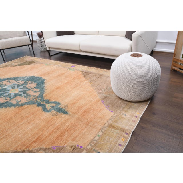 1940s Vintage Turkish Hand-Knotted Area Rug For Sale - Image 4 of 12