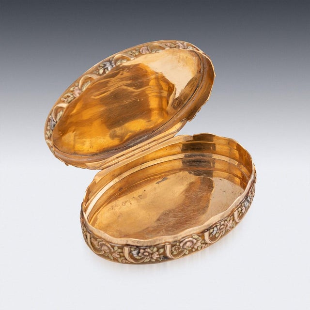Antique Continental 3-Colour Gold Snuff Box, 1800s For Sale - Image 11 of 18