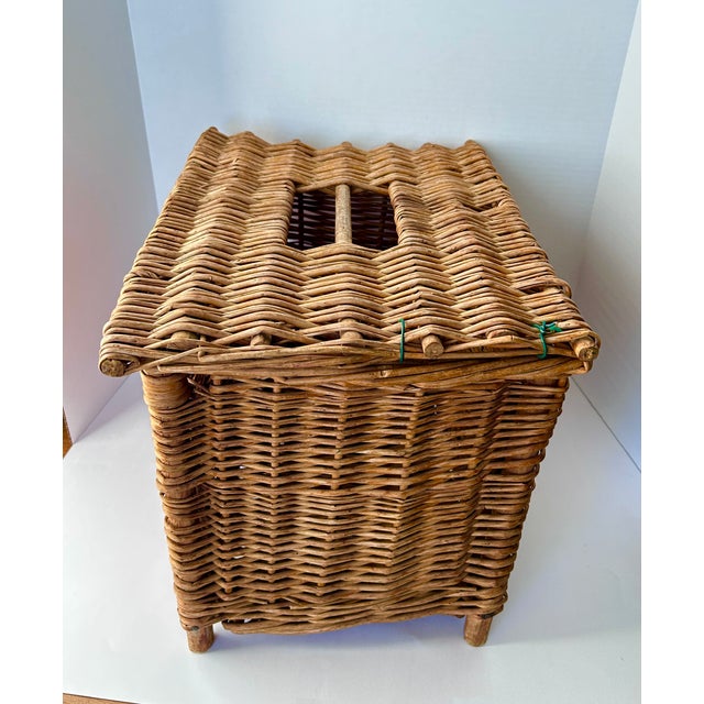 English Vintage English Wicker Lidded Storage Basket Side Table For Sale - Image 3 of 8