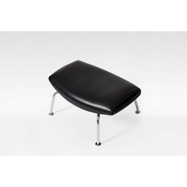 Set of EJ100 Ox Lounge Chair and Ottoman in Black Leather by Hans J. Wegner for Erik Jørgensen, 1980s For Sale - Image 4 of 12