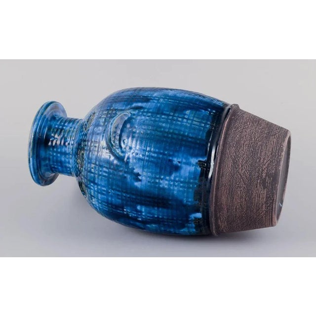 1960s Vase in Rimini Blue Glazed Ceramic with Geometric Pattern by Aldo Londi for Bitossi, 1960s For Sale - Image 5 of 8