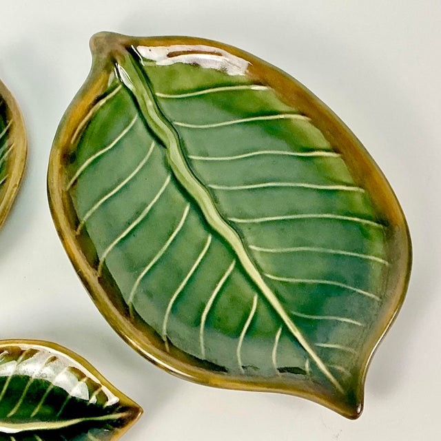 1990s Vintage Coastal Boho Chic Trompe L’Oeil Banana Leaf Earthenware Serving Dishes - Set of 3 For Sale - Image 6 of 14
