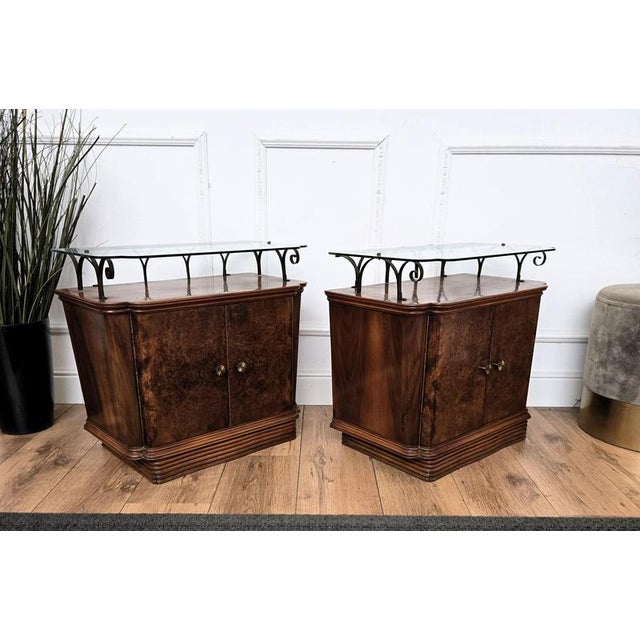 Gold Mid-Century Italian Art Deco Style Walnut Bedside Tables with Glass Tops, 1950s, Set of 2 For Sale - Image 8 of 10
