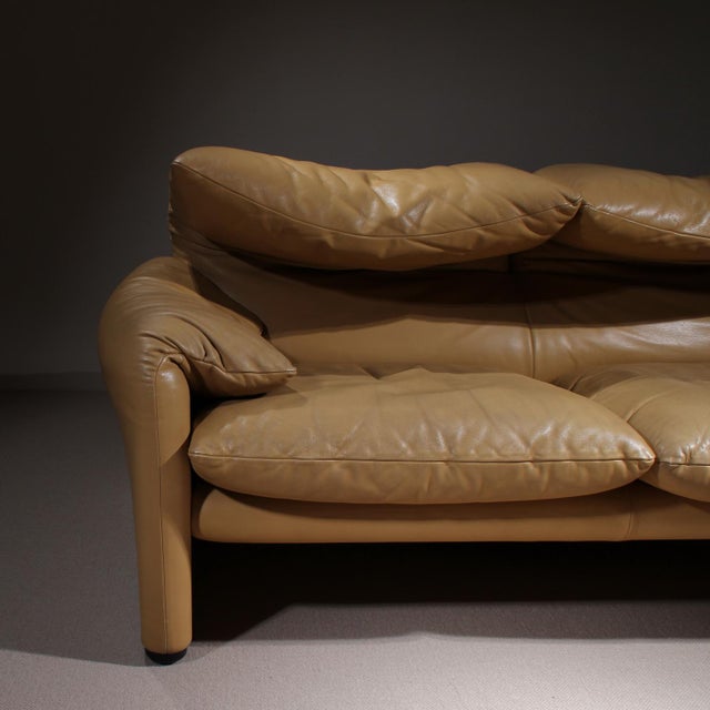 Maralunga Leather Sofa by Vico Magistretti for Cassina, 1970s For Sale - Image 16 of 18