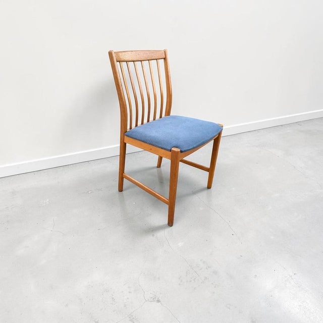Set of 4 Dining Chairs in Solid Oak by Skaraborgs Möbelindustri, Sweden, 1950s–60s A set of four dining chairs produced in...