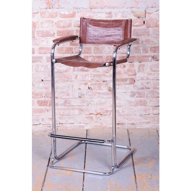 This stylish bar stool from 1970s German production represents an interesting interpretation of the Bauhaus movement...