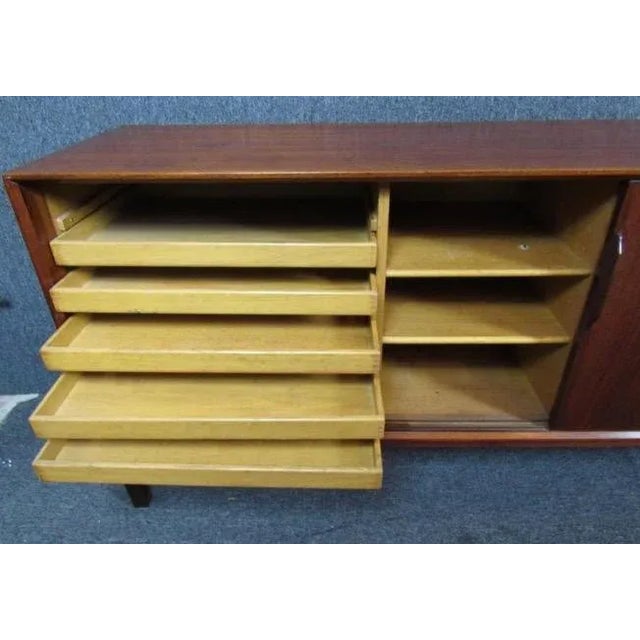 Large Mid-Century Modern Credenza For Sale In New York - Image 6 of 10