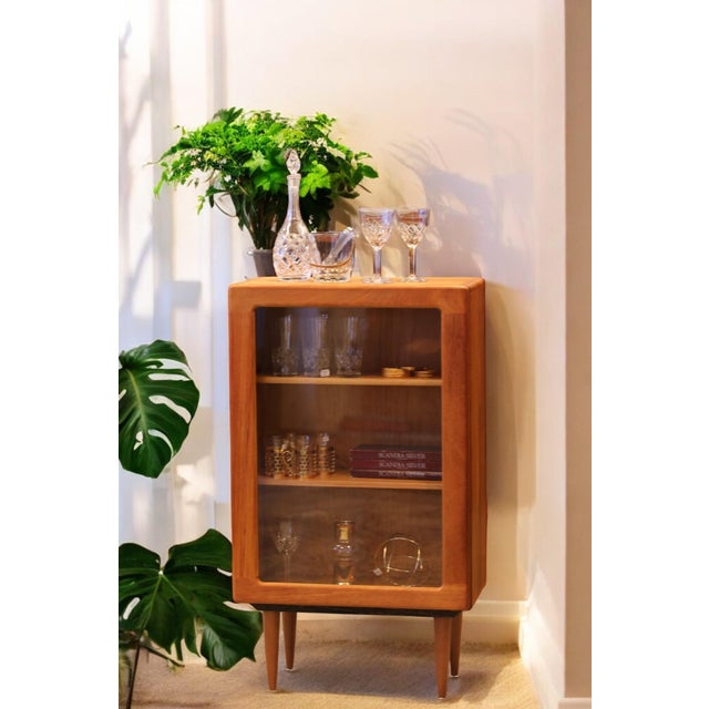 Vintage Danish Display Cabinet in Teak from Dyrlund, 1960s For Sale - Image 10 of 18