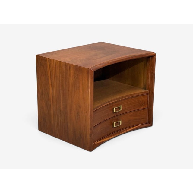Wood Paul Frankl, John Stuart, Concave Nightstands, Walnut, Brass, Usa, 1950s For Sale - Image 7 of 16