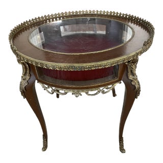 Antique French Louis XV–Style Round Vitrine Table With Glass Top and Ormolu Mounts – 26" For Sale