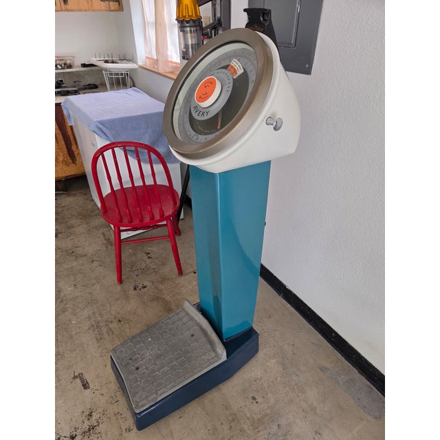 Mid-Century Modern 1960s Avery Coin-Operated Weighing Scale, Mid-Century Modern, Made in England, Works With Us Pennies For Sale - Image 3 of 11