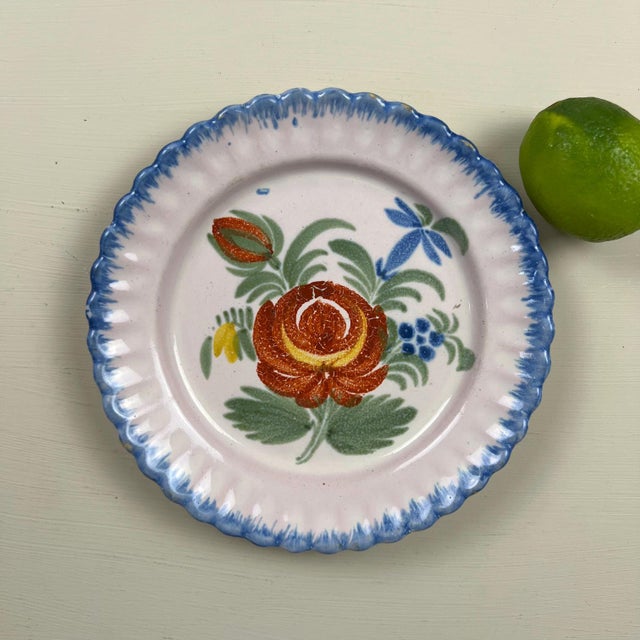 Ceramic Antique French Faïence De l'Est Plate – Rose Creuse Floral Decoration – Scalloped Godronné Rim For Sale - Image 7 of 11