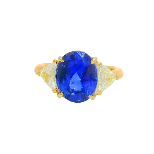 Early 21st Century 5.05 Carat Ceylon Blue Sapphire Diamond 18k Gold 3-Stone Ring, Gia Certified, Size 6.25 For Sale - Image 5 of 9