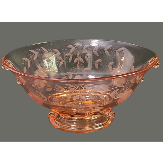 This vintage Imperial Glass Depression Glass bowl features a beautiful Mayfair/Open Rose pattern in a soft pink color....
