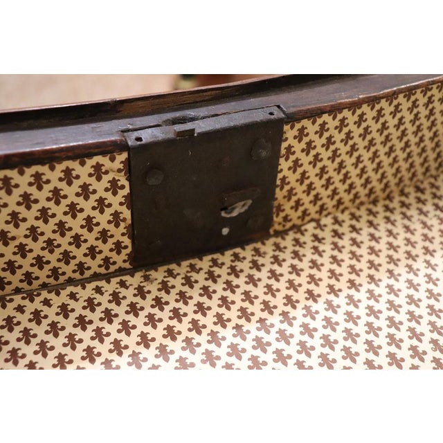 Antique Chest of Drawers in Walnut, 18th Century For Sale - Image 3 of 12