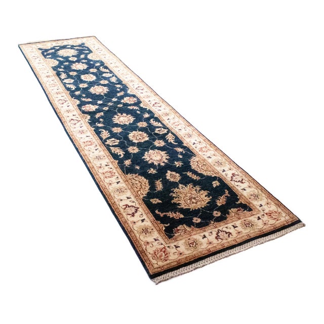 Middle Eastern Rug in Wool For Sale - Image 3 of 9