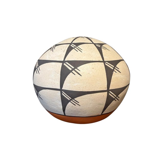 Set of Two Acoma Pueblo Seed Pots For Sale - Image 14 of 17
