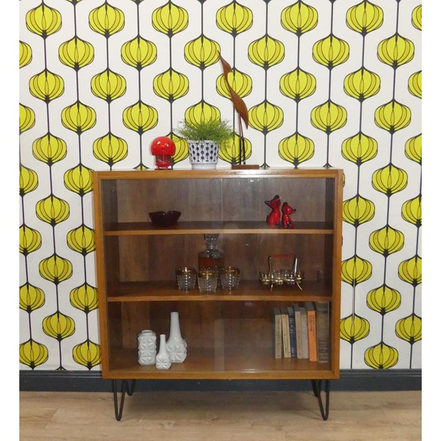 Showcase Cabinet in Walnut and Glass with Hairpin Legs, 1960s For Sale - Image 6 of 18