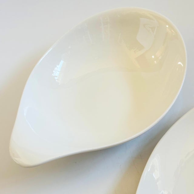 White Mid Century Eva Zeisel Hallcraft Lugged Serving Bowl and Platter Set - "Tomorrows Classic" - Set of 2 For Sale - Image 8 of 12