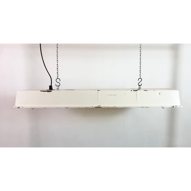 This beige iron industrial tube light was made by Famor in Poland during the 1970s .The light is converted into two Led...