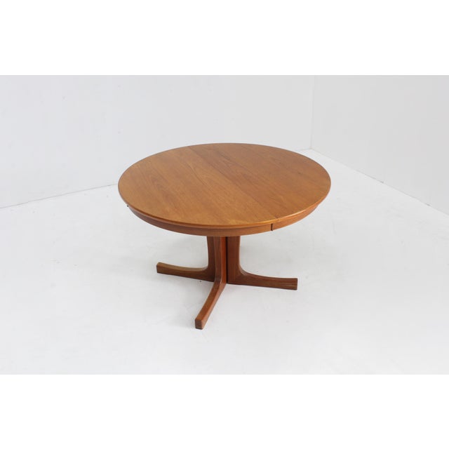 Vintage Danish Round Extendable Dining Table, 1960s For Sale - Image 3 of 9