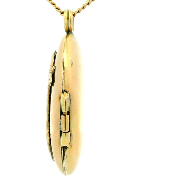 Gold Vintage 14k Gold Heraldic Lion Rampant Oval Photo Locket Pendant For Sale - Image 8 of 12