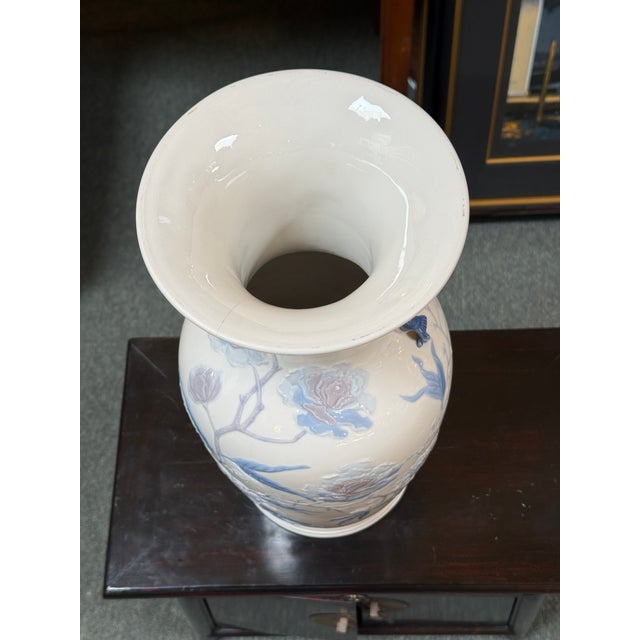 Design Plus Gallery presents the Lladró Peking Vase with Butterfly by Julio Ruiz for Lladró. The vase is known in Spanish...
