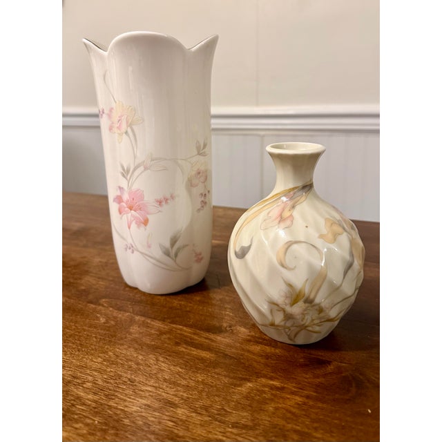 Late 20th Century Fine China of Japan Floral Vase and French Orchid Bud Vase by Toyo Japan For Sale - Image 9 of 12