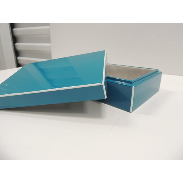 MCM Turquoise and White Rectangular Decorative Lacquered Box For Sale - Image 4 of 4