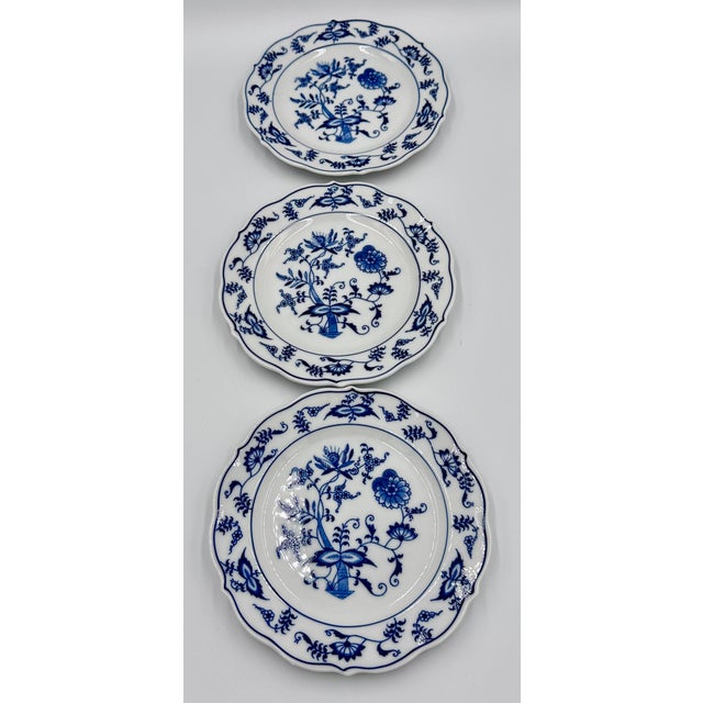 Blue Danube 1950's Danube Blue Onion Blue & White Dessert Plate Set Ribbon Hallmark Logo - 3pcs For Sale - Image 4 of 5