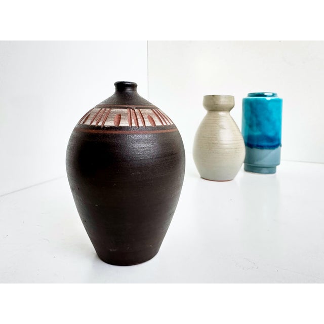 Brown Studio Ceramic Vase with Incised Decoration by Ilse Grohmann, Germany, 1960s For Sale - Image 9 of 11