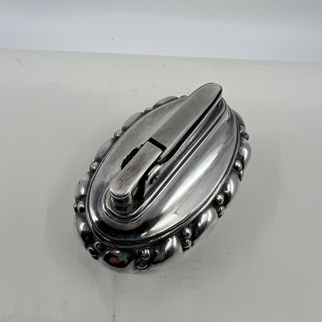 1940s Mid-Century American Silver Plate Art Deco Crown Table Lighter by Ronson For Sale - Image 5 of 12