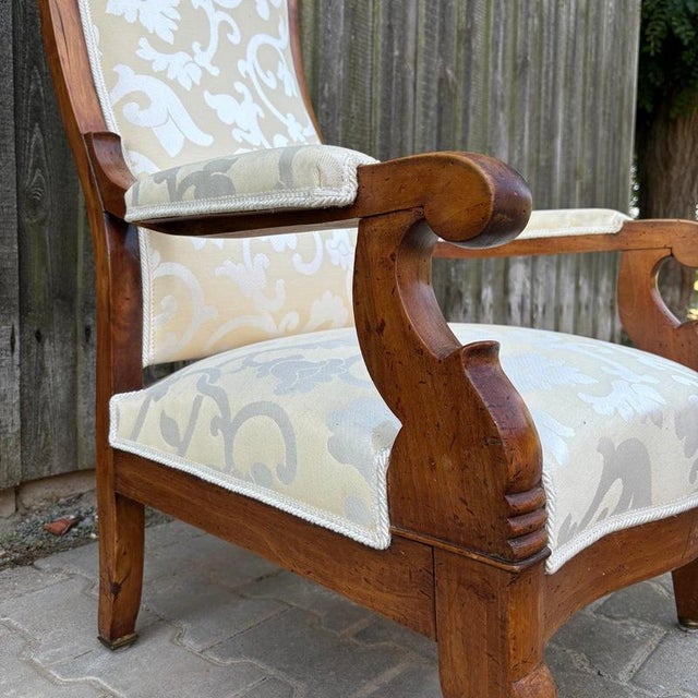 French Voltaire Armchair in Walnut, 1850 For Sale - Image 4 of 15