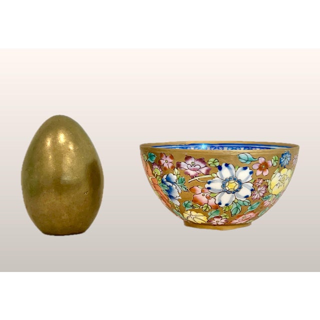 Eggshell Fine Chinese Translucent Famille Rose 'Eggshell' Porcelain & Gilt Bowl (Millefleurs/Hundred Flowers) For Sale - Image 8 of 11