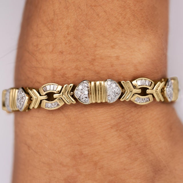 2020s 4.6 Carat Diamond Multi-Shape Link 18k Gold Unisex Bracelet For Sale - Image 5 of 5
