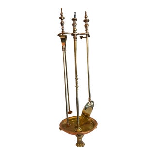 Early 20th Century Copper and Brass Lion Paw Fireplace Set For Sale