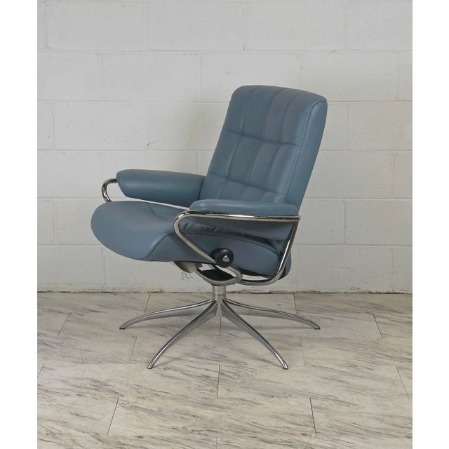 Fabulous Ekornes "London" Stressless Recliner In Sparrow Blue Leather. Sits Atop A Polished Chrome Spider Leg Base. In...