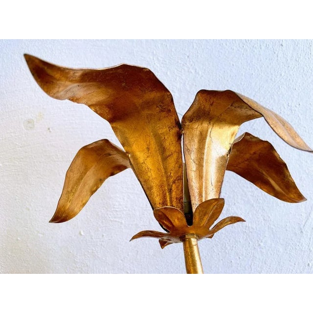 Hollywood Regency Gold Flower-Shaped Table Lamp in the style of Koegl, 1970s For Sale - Image 6 of 10