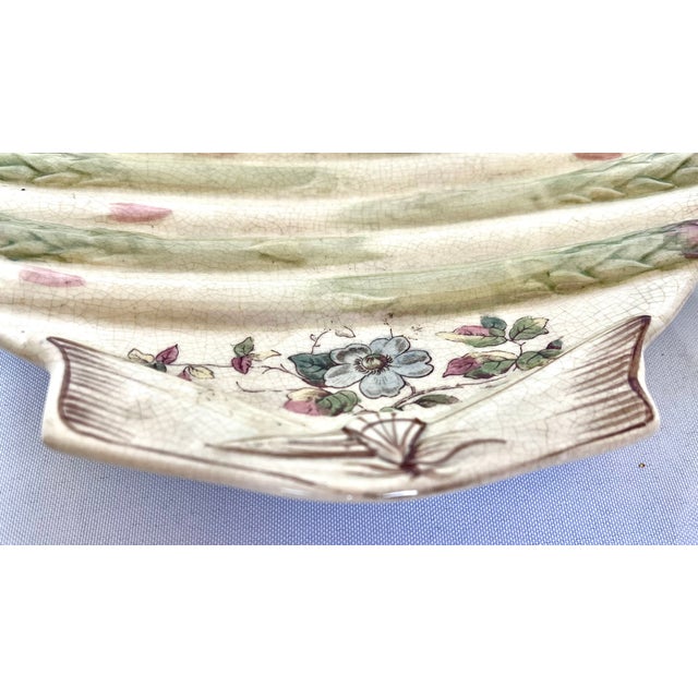 1890s English Majolica Shell Shape Asparagus Plate For Sale - Image 4 of 12