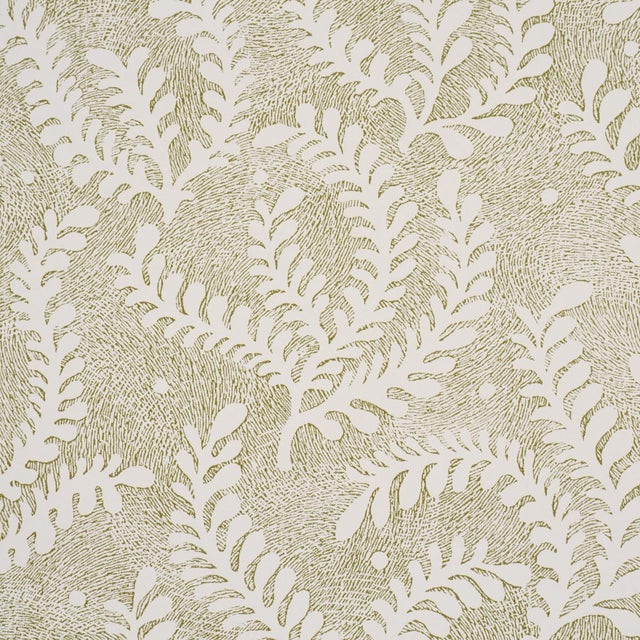 Traditional Schumacher Etched Fern Wallcovering In Green For Sale - Image 3 of 6