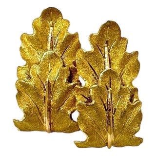 Mid 20th Century 18k Yellow Gold Italian Buccellati Leaf Earrings 1 Inch Long by 1/2 Inch For Sale