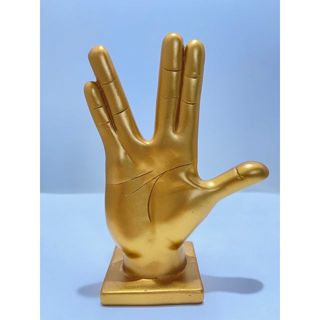If you love Spock and his logical approach to the world then this LIVE LONG AND PROSPER hand sculpture is perfect for you!...