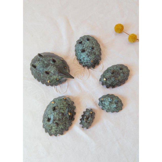 Hedgehog Ashtrays in Green Patinated Brass attributed to Walter Bosse, C. 1950s, Set of 6 For Sale - Image 4 of 5